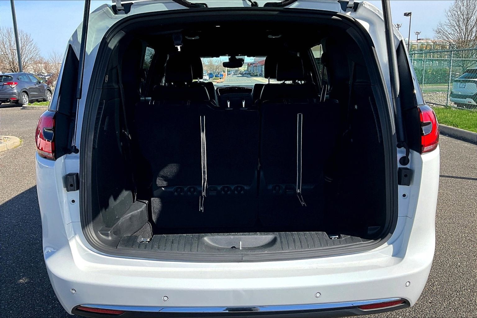 2025 Chrysler Pacifica Select