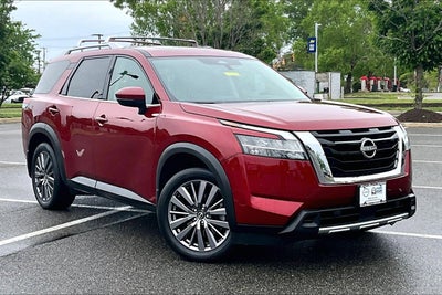 2023 Nissan Pathfinder SL