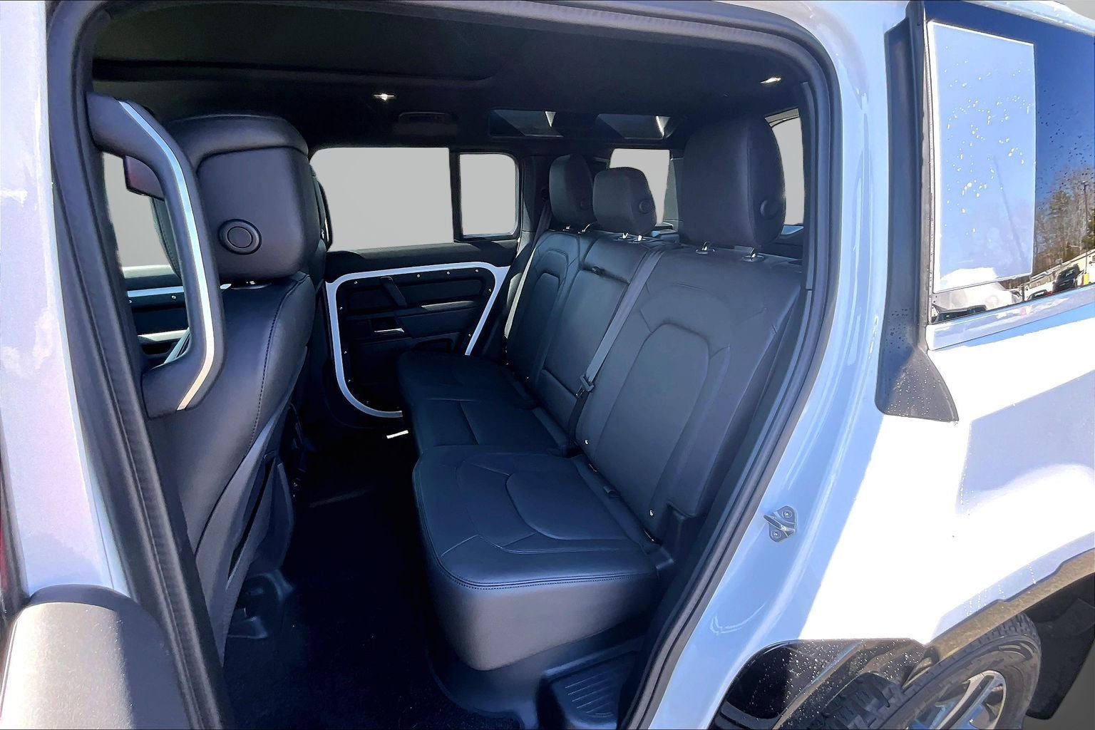 2025 Land Rover Defender X-Dynamic SE