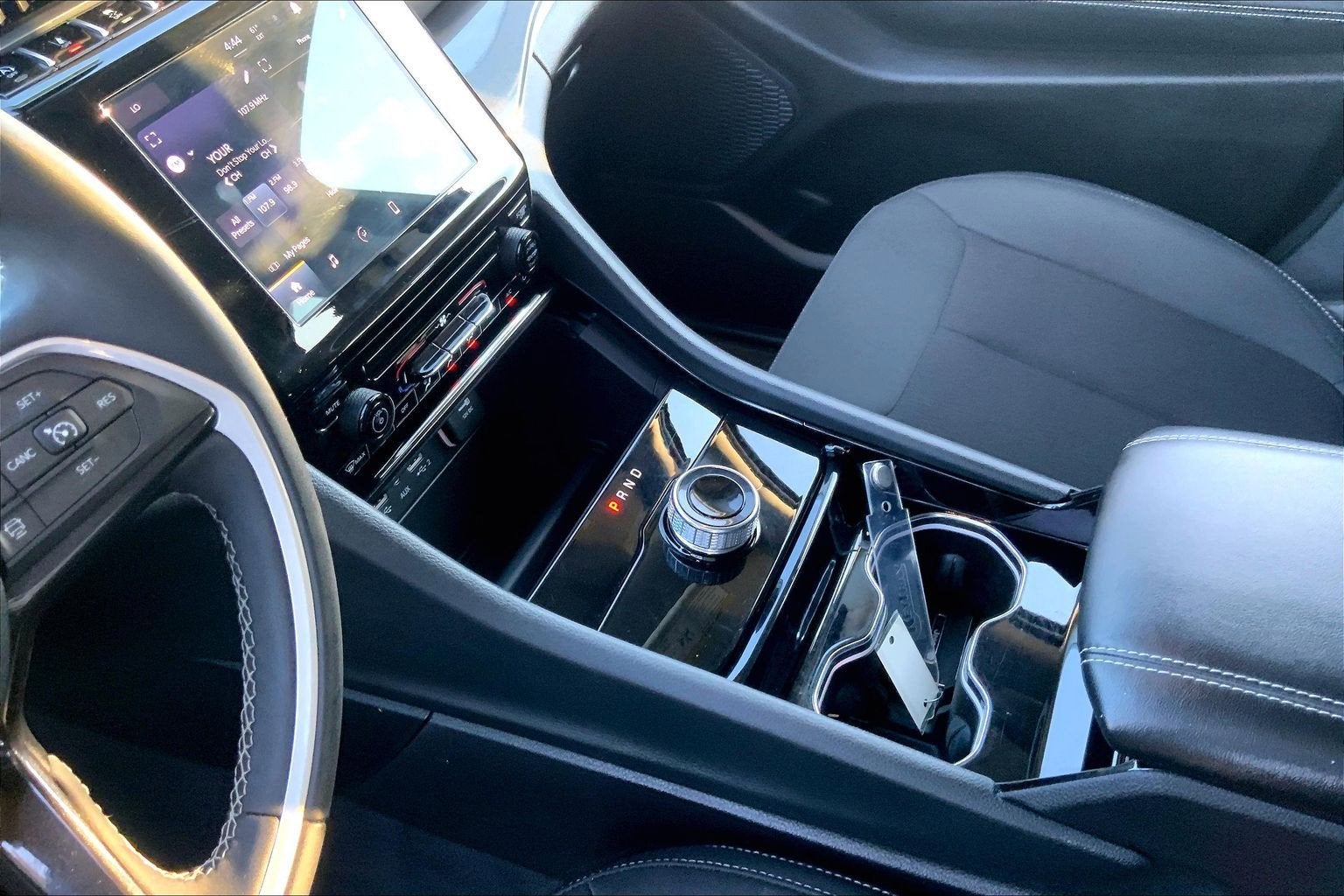 2023 Jeep Grand Cherokee Laredo 4x4