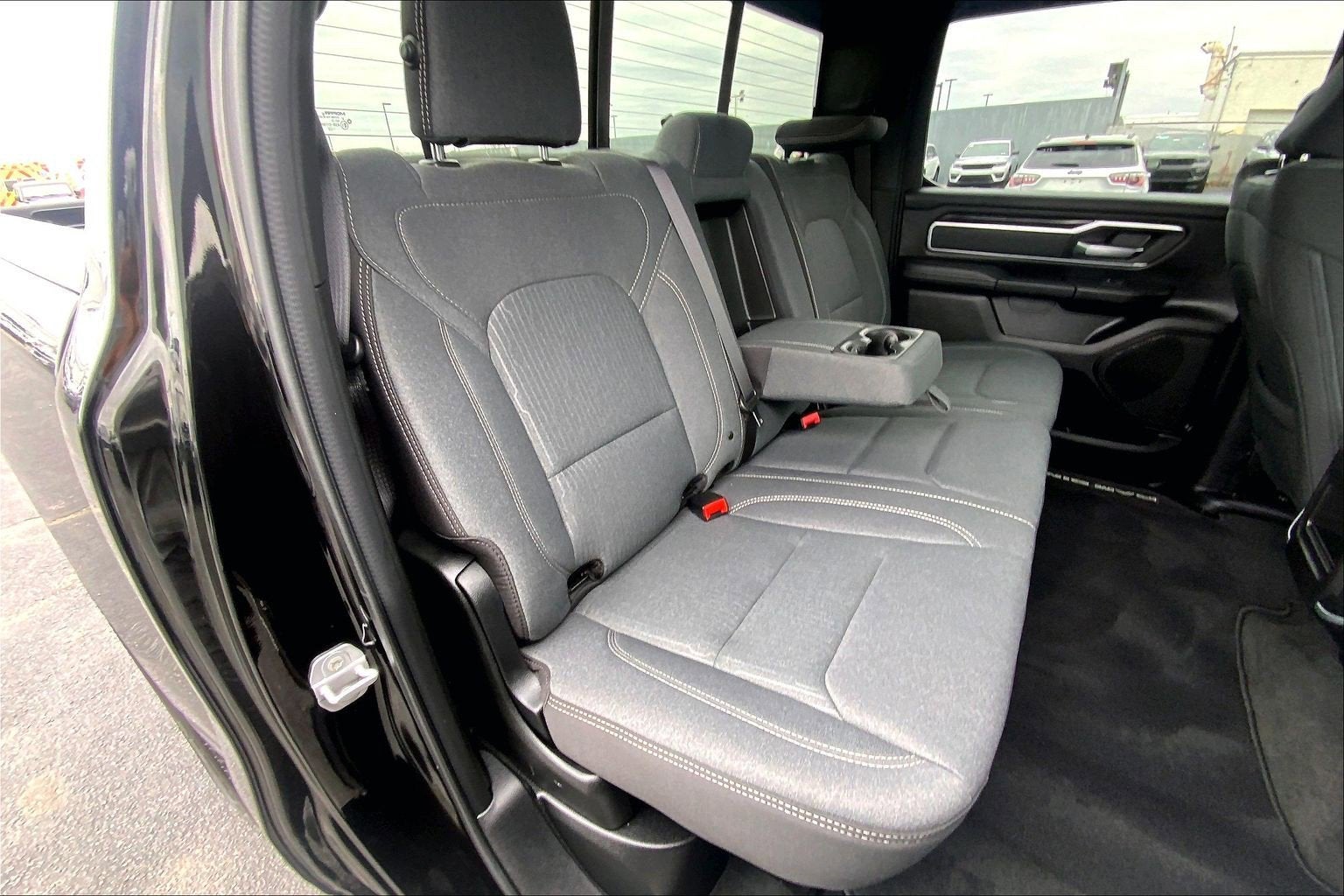 2022 RAM 1500 Big Horn Crew Cab 4x4 5'7' Box