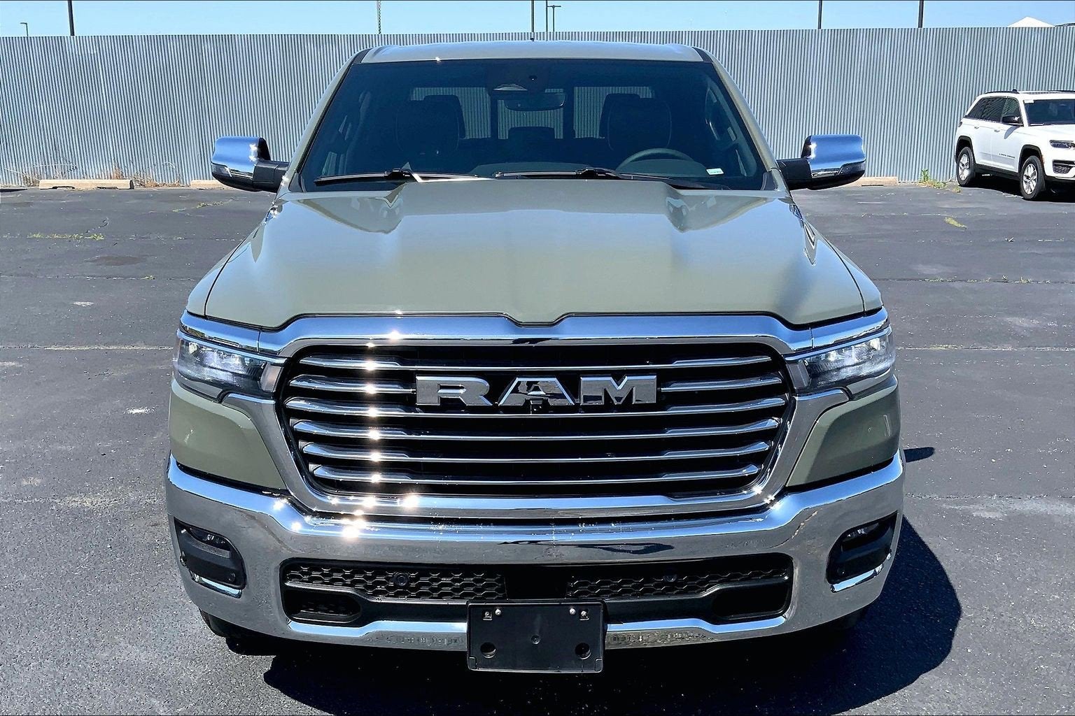 2026 RAM 1500 Laramie Crew Cab 4x4 5'7' Box