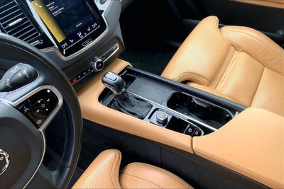 2022 Volvo XC90 T6 Inscription 7 Passenger