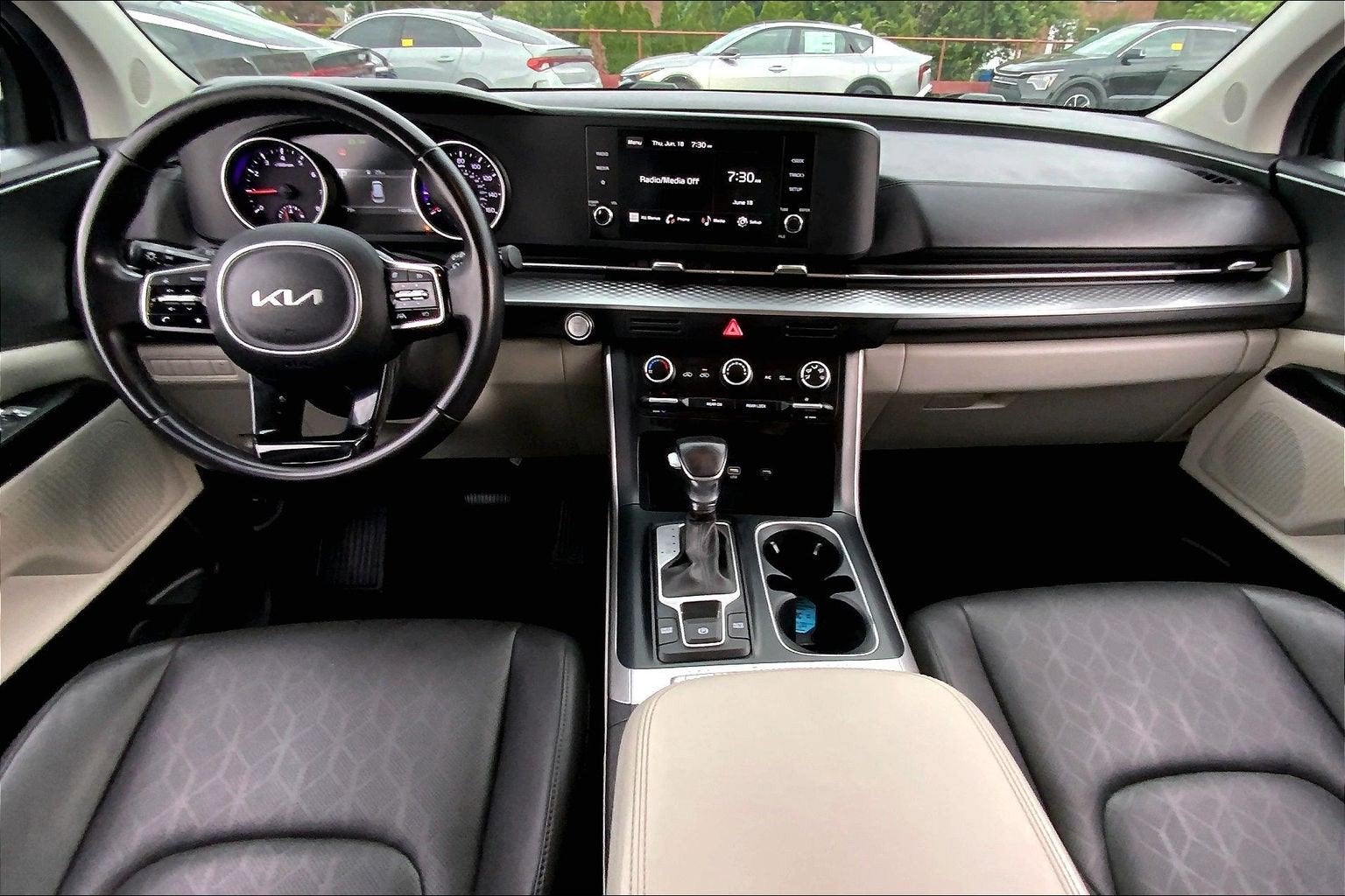 2023 Kia Carnival LX