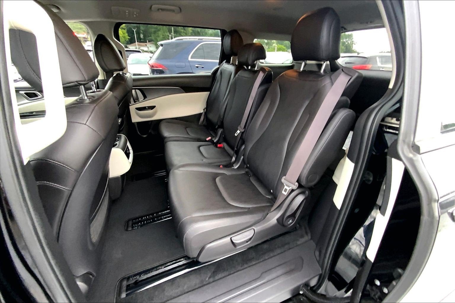 2023 Kia Carnival LX