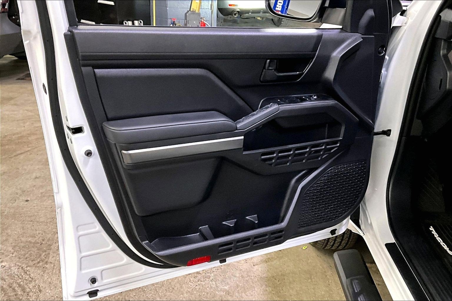 2024 Toyota Tacoma 4WD SR5