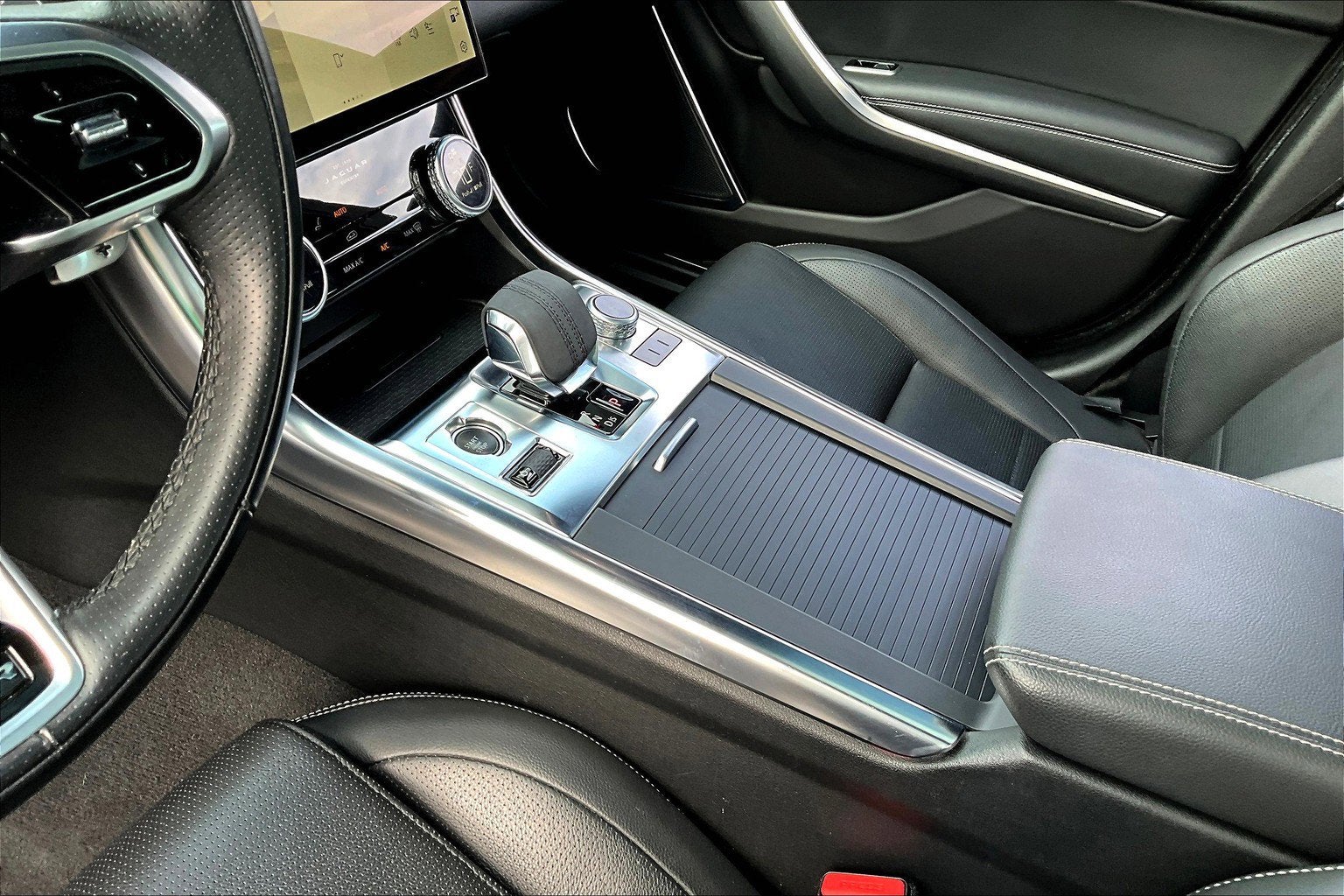 2022 Jaguar XF R-Dynamic SE