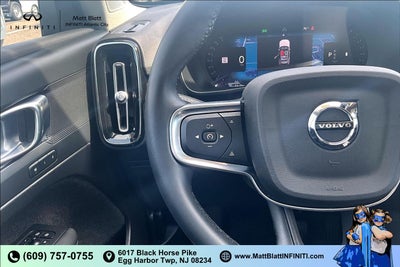 2025 Volvo XC40 Core Bright Theme