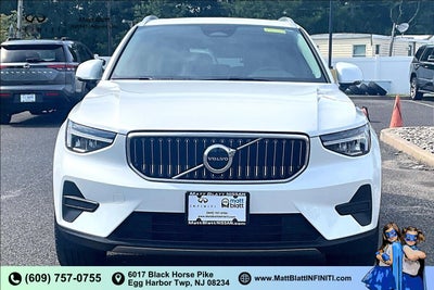 2025 Volvo XC40 Core Bright Theme