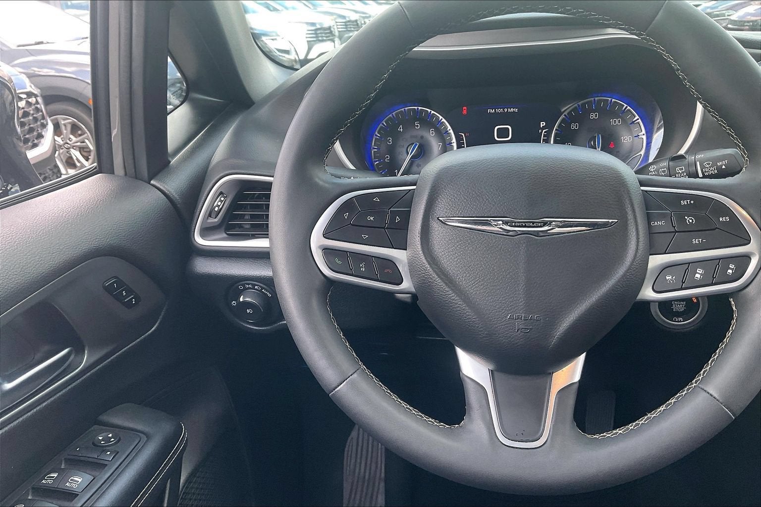 2025 Chrysler Pacifica Select