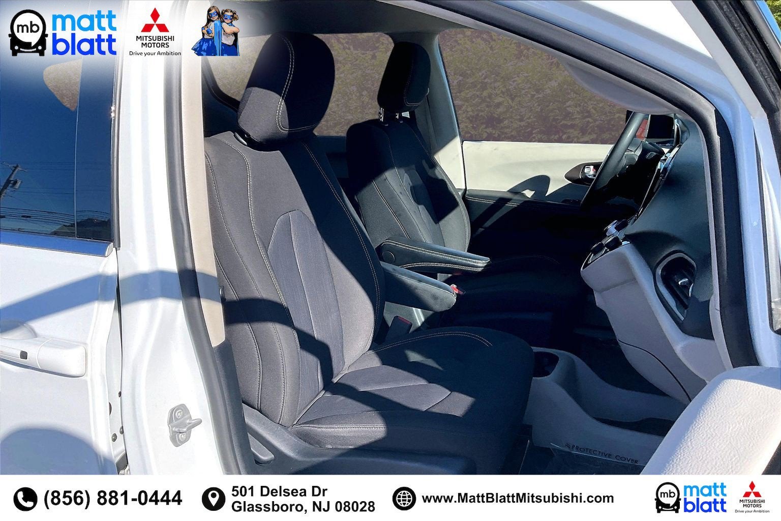 2023 Chrysler Voyager LX