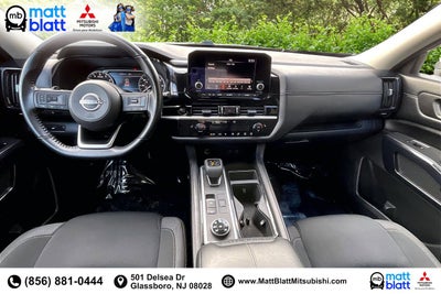 2025 Nissan Pathfinder SV