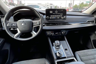 2022 Mitsubishi Outlander SE
