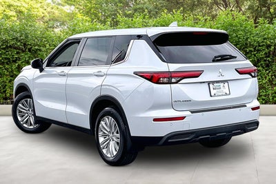 2023 Mitsubishi Outlander ES
