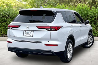 2023 Mitsubishi Outlander ES