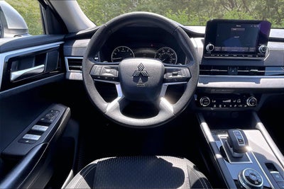 2022 Mitsubishi Outlander ES