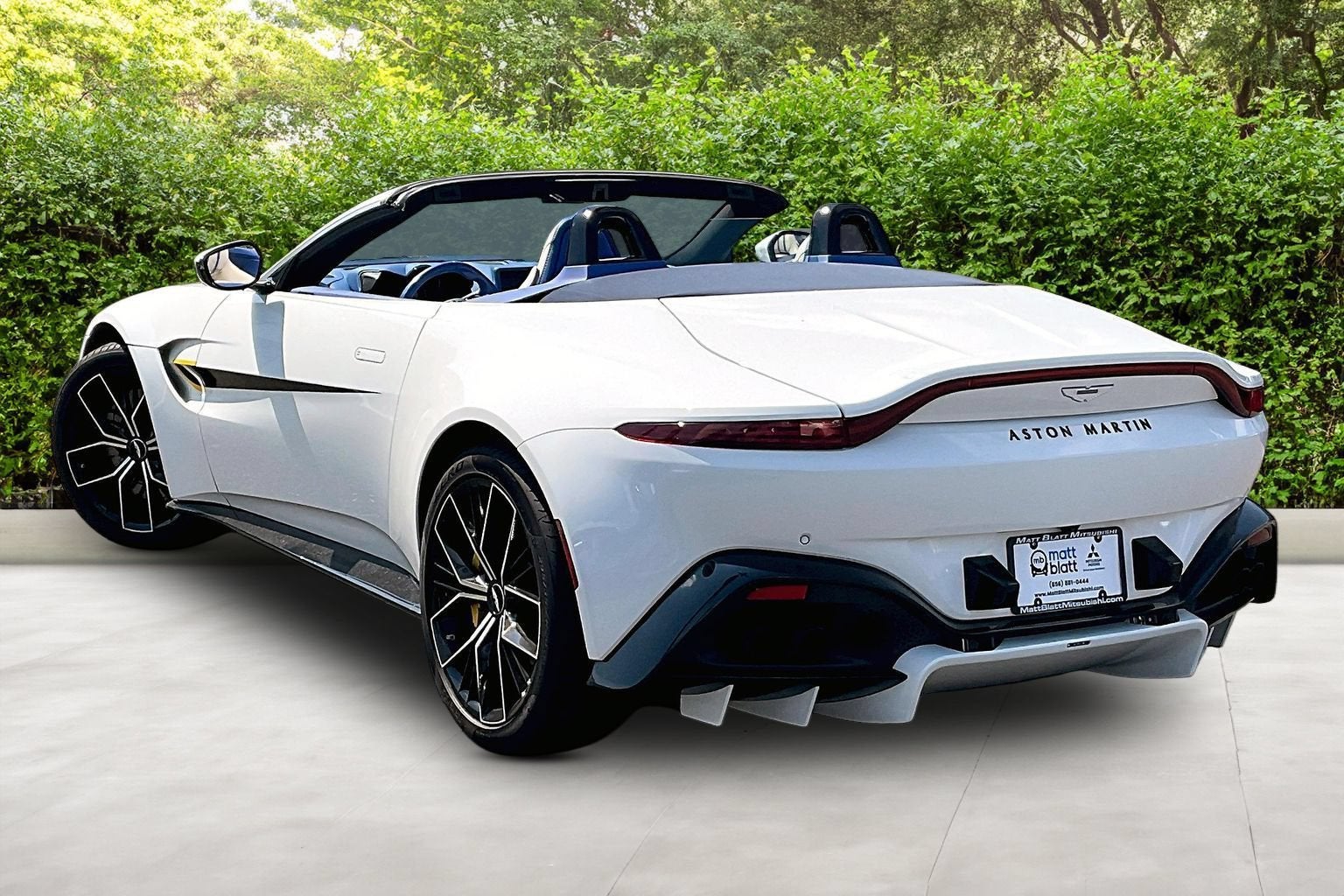 2022 Aston Martin Vantage Base
