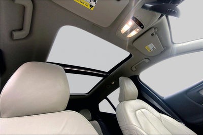 2023 Volvo XC40 Plus Dark Theme