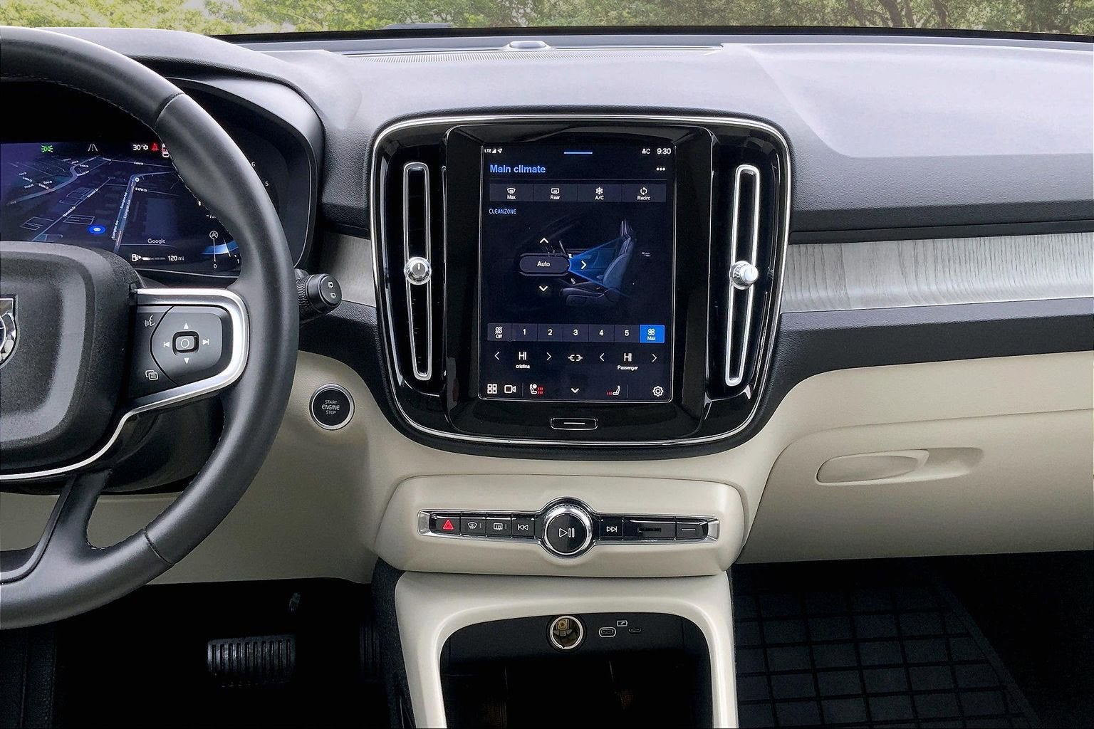 2023 Volvo XC40 Plus Dark Theme