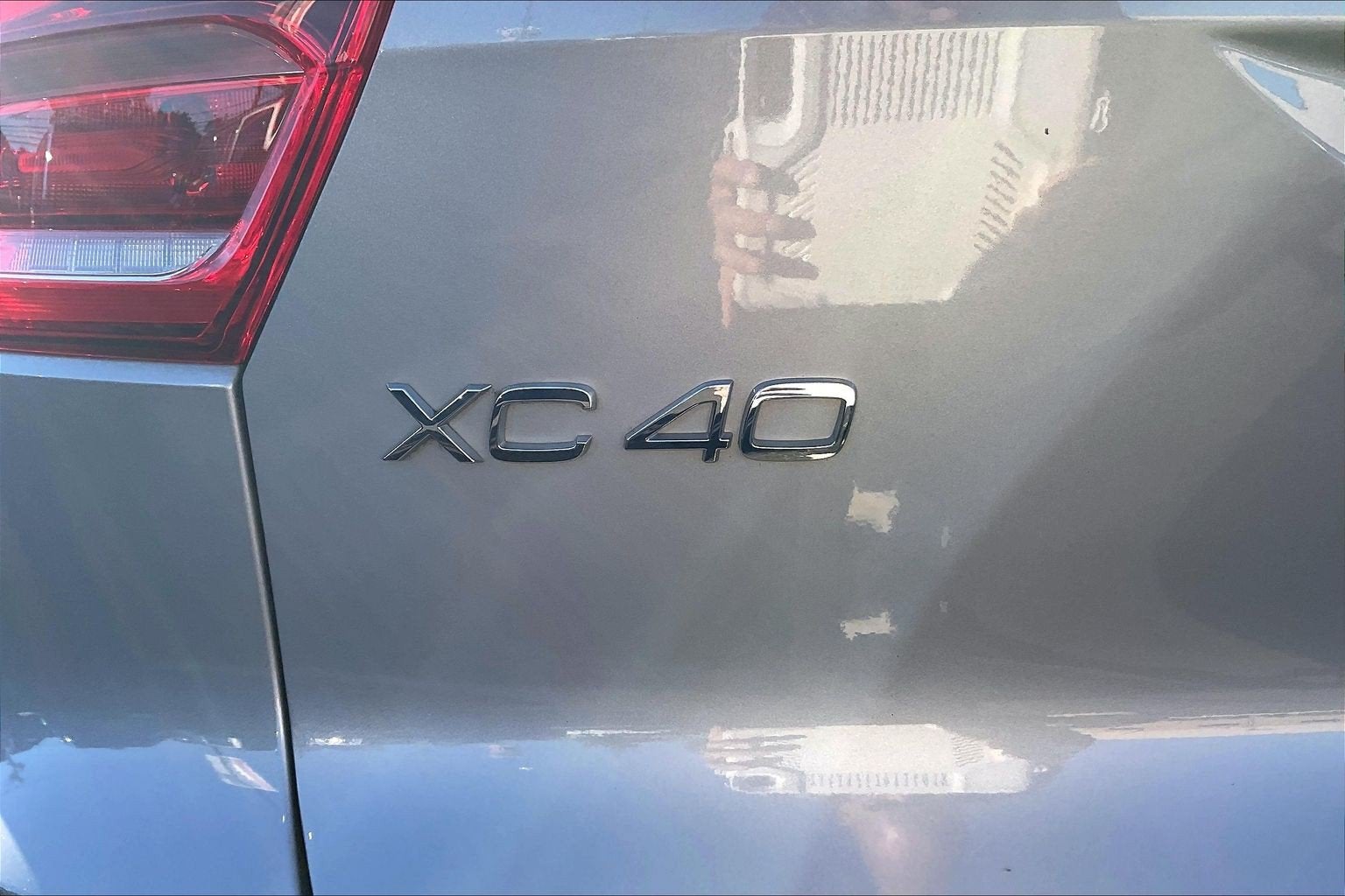 2023 Volvo XC40 Ultimate Dark Theme