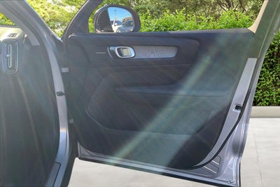 2023 Volvo XC40 Ultimate Dark Theme